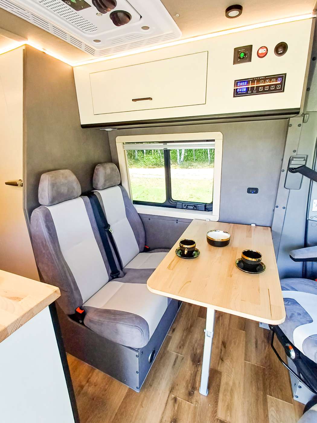 Mercedes-Benz Sprinter – biały